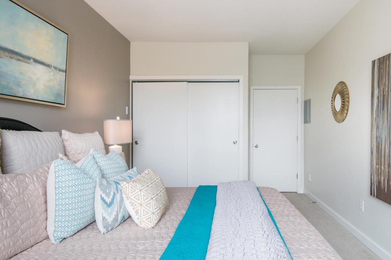 City Water View Oasis With Pool & Gym Near Cruise In Heart Of Seattle Bagian luar foto