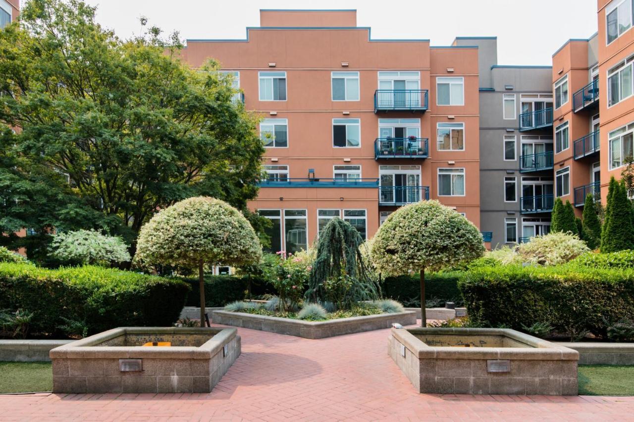 City Water View Oasis With Pool & Gym Near Cruise In Heart Of Seattle Bagian luar foto