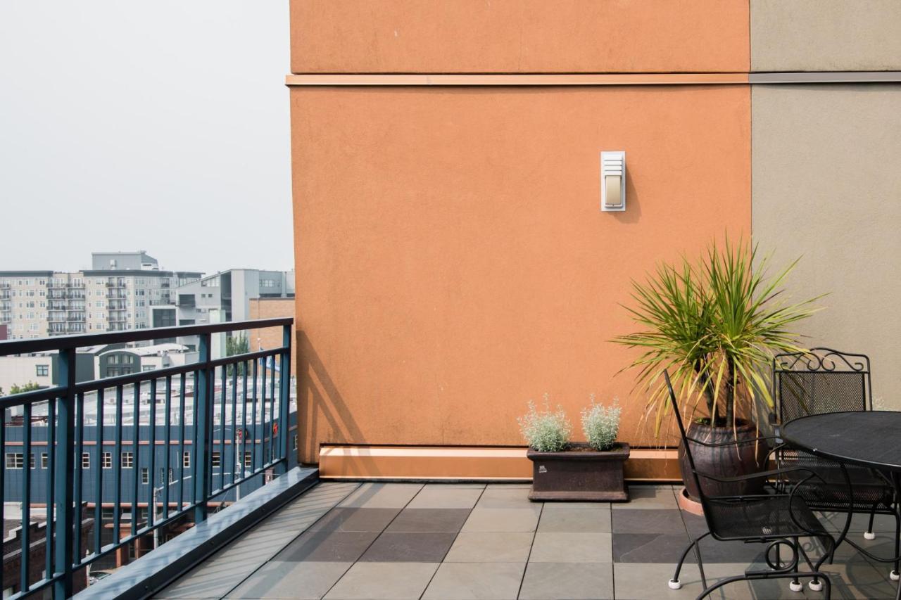 City Water View Oasis With Pool & Gym Near Cruise In Heart Of Seattle Bagian luar foto