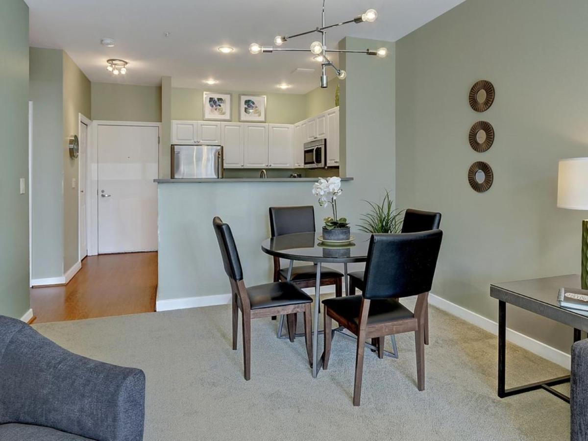 City Water View Oasis With Pool & Gym Near Cruise In Heart Of Seattle Bagian luar foto